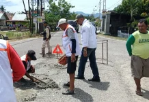 Hamzah Idrus Tindaklanjuti Keluhan Jalan Rusak di Bone Bolango