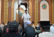 Tarawih Perdana, Gubernur Gusnar Ajak Masyarakat Maknai Ramadan