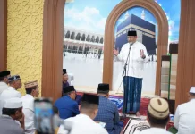 Tarawih di Darul Arqam, Gubernur Gusnar Sampaikan Kabar Gembira