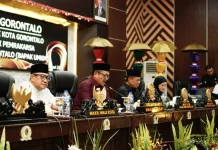 DPRD Kota Gorontalo Anugerahi Adhan Dambea Gelar Bapak UMKM