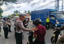 Ditlantas Polda Gorontalo Bagi Takjil, Disangka Razia