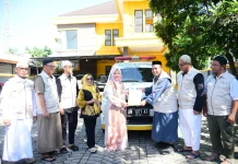 Wahdah Islamiyah Gorontalo Terima Mobil Ambulans dari Idah Syahidah