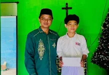 MTs Ma’arif Tolangohula Salurkan Zakat Kepada Sejumlah Siswa