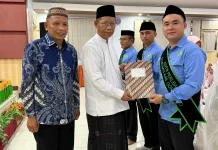 Kemenag Gorontalo Anugerahkan Agen Perubahan bagi Tiga ASN