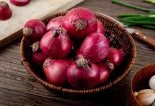 Mitos di Balik Bawang Merah Mentah