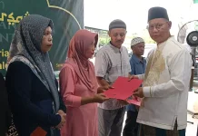 Masyarakat Kurang Mampu Terima THR dari Kanwil Kemenag Provinsi Gorontalo