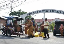ASN Dinas PUPR-PRKP Patungan Beli Ratusan Takjil Dibagikan ke Masyarakat