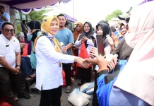 Kejutan Ulang Tahun Wakil Gubernur Semarakkan Pasar Murah
