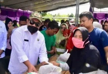 Pemkab Gorontalo Salurkan 1.000 Paket Sembako Murah di Tabongo