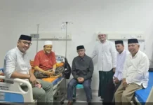 Bupati Pohuwato Jenguk Ketua MUI Sakit