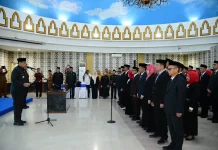 Penyegaran Birokrasi, Gubernur Gusnar Kukuhkan Pejabat Pemprov