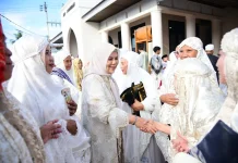 Wagub Melaksanakan Salat Idul Fitri di Masjid Asy-Syahidah