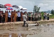 Gubernur Canangkan Penanaman Perdana di Lokasi Penas Petani Nelayan