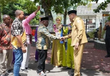 Kunjungi Gorontalo Menteri HAM Disambut Adat Mopotilolo