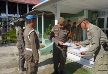 Berkompeten, Anggota Satpol PP Terima Sertifikat Pelatihan Dasar Angkatan