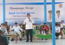 Wamen Serahkan 109 SHM Warga Transmigrasi Pulubala