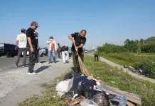 Satpol PP Provinsi Gorontalo Bersihkan Sampah GORR