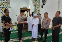 Pererat Silaturahmi, Kapolres Gorontalo Serahkan Bantuan Al-Qur’an