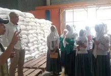 Siswa SMA Negeri 3 Kota Gorontalo Study Tour ke Gudang Bulog Gorontalo