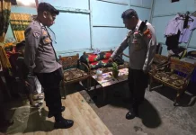 Polsek Paguyaman Olah TKP Kasus Lansia Diduga Minum Racun di Desa Tangkobu
