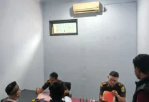 Polda Serahkan Tersangka Penggelapan  dalam Jabatan ke Jaksa