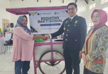 Kalapas Gorontalo Serahkan Gerobak UMKM di HBP ke-62