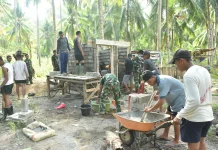 TNI Pacu Pembangunan MCK Program TMMD ke-128 di Hutamonu