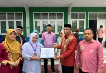 Hardiknas, Kemenag Kabgor Beri Penghargaan Siswa Berprestasi Tingkat Nasional