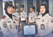 Lapas Perempuan Gorontalo Beri Penghargaan Pegawai Teladan dan Pelayanan Prima