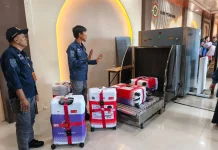 Otoritas Bandara Periksa Koper Jemaah Calon Haji Gorontalo Kloter UPG