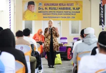 Wagub Gorontalo Salurkan Bantuan Rusli Habibie untuk KPA dan KPJ