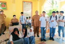 Dinsos Dukcapil Jemput Bola Perekaman KTP-el di SMA Negeri 1 Tapa