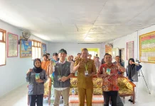 Mahasiswa KKN UNG Dunggala Latih Warga Olah Sabut Kelapa Jadi Cocopeat