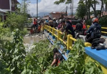 Sejumlah Rumah di Moodu Terendam Banjir, Pemkot Gerak Cepat Bersihkan Sampah
