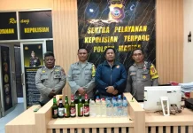 Polsek Marisa Sita Belasan Botol Miras Cap Tikus saat Operasi Malam