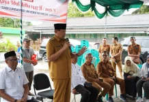 Gubernur Gusnar Serahkan Sapi Kurban Presiden untuk Masjid Sabilurrasyad UNG