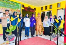 Lewati Jalur Laut, Dinkes Gorut Boyong Dokter Spesialis ke Ponelo Kepulauan
