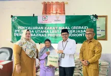 Jelang Iduladha, BAZNAS Provinsi Gorontalo dan PT Karsa Utama Salurkan Bantuan