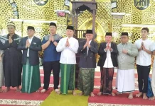 Ismet Mile dan Risman Tolingguhu Kompak Salat Idul Adha Bersama