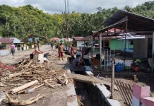 Korban Banjir Bandang di Desa Muara Bone Dievakuasi usai Terseret Longsor