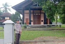 Polsek Boliyohuto Jaga Kondusivitas Waisak di Wihara Dharma Mulya