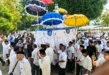 Warga Gorontalo Antar Kepergian Almarhum Mohamad Kilat Wartabone