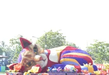 Replika Kucing Raksasa Hadir di Obyek Wisata Pentadio Resort