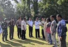 Pemprov Gorontalo Bagikan 3000 Rompi dan Stiker bagi Awak Angkutan PENAS XVII