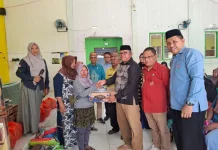 Kemenag Gorut Salurkan Bantuan Tahap II untuk Korban Banjir Biau