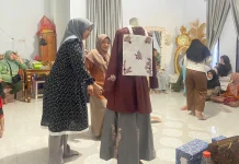 Ibu Rumah Tangga Sulap Perca Kain Jadi Produk Bernilai Ekonomi