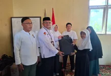 Kemenag-Baznas Gorut Beri Bantuan Perlengkapan Sekolah untuk Anak Yatim