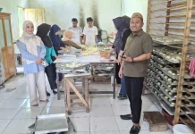 Ramdan Liputo Tinjau Penerima Bantuan Pokir UMKM di Desa Yosonegoro