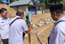 Kemenag Kabgor Lakukan Pengukuran Arah Kiblat Salah Satu Masjid di Bongomeme