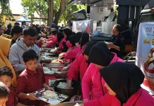 Polda Gorontalo Bagikan Seribu Paket Makanan bagi Warga